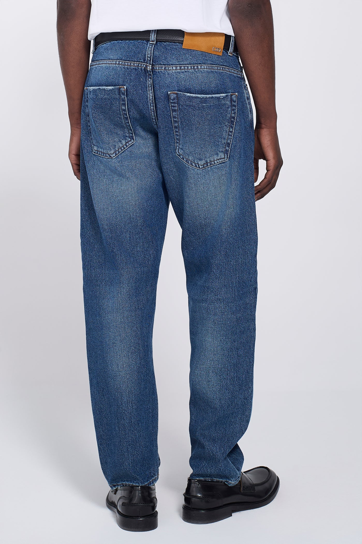 STRAIGHT DENIM JEANS