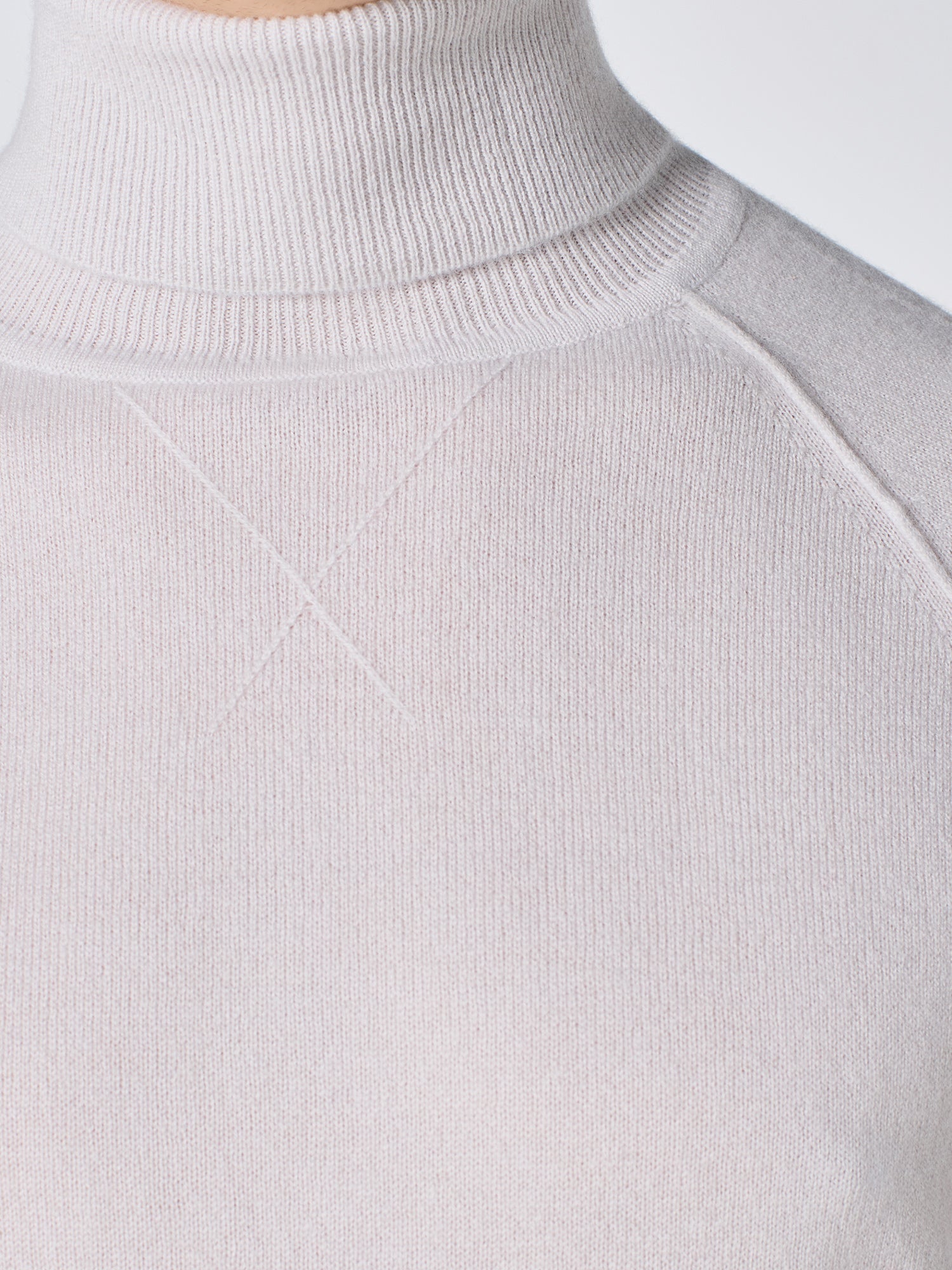 FINE KNIT HIGH NECK SWEATER