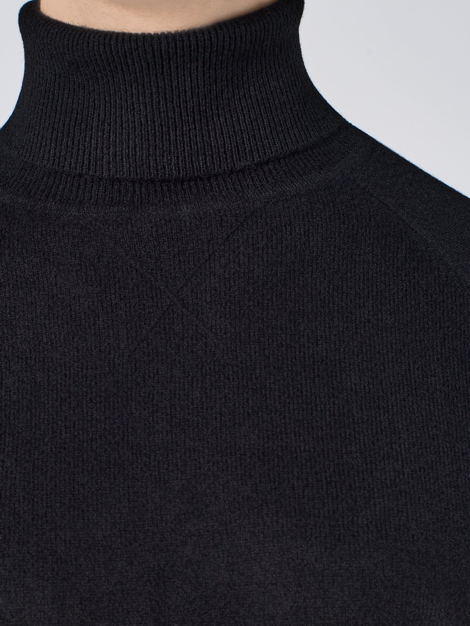 FINE KNIT HIGH NECK SWEATER