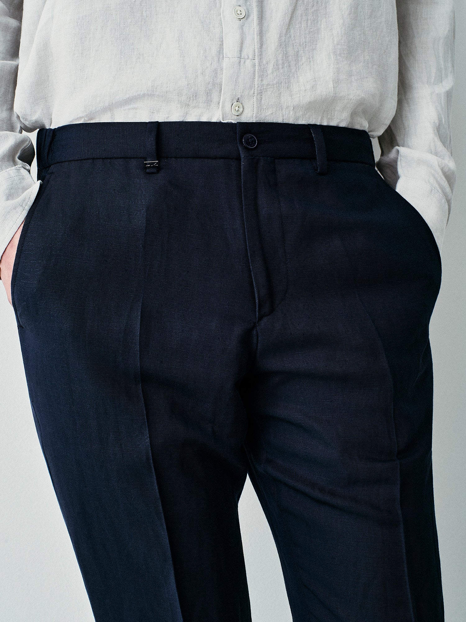 Casual pants in fresh linen