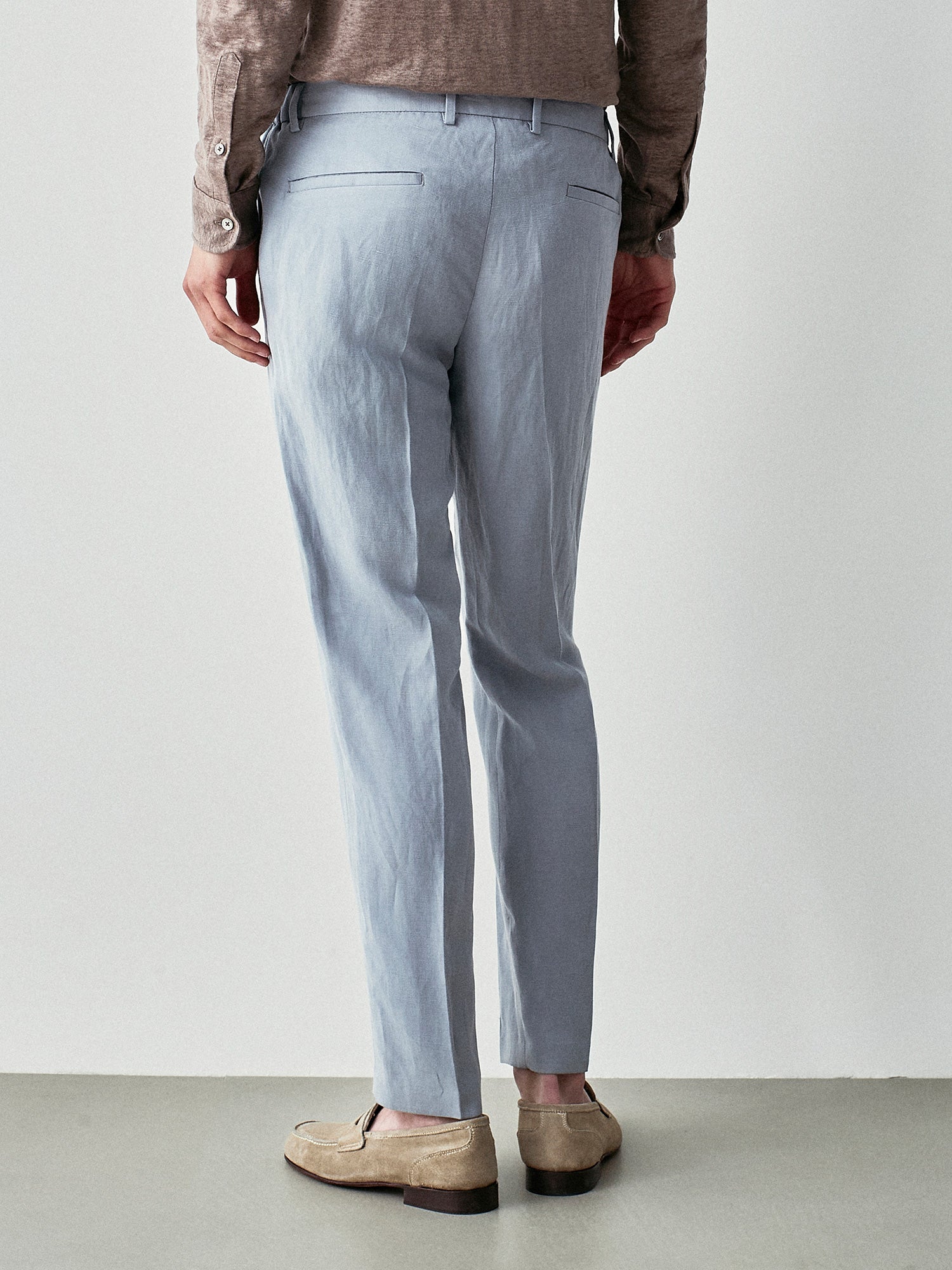 Casual pants in fresh linen