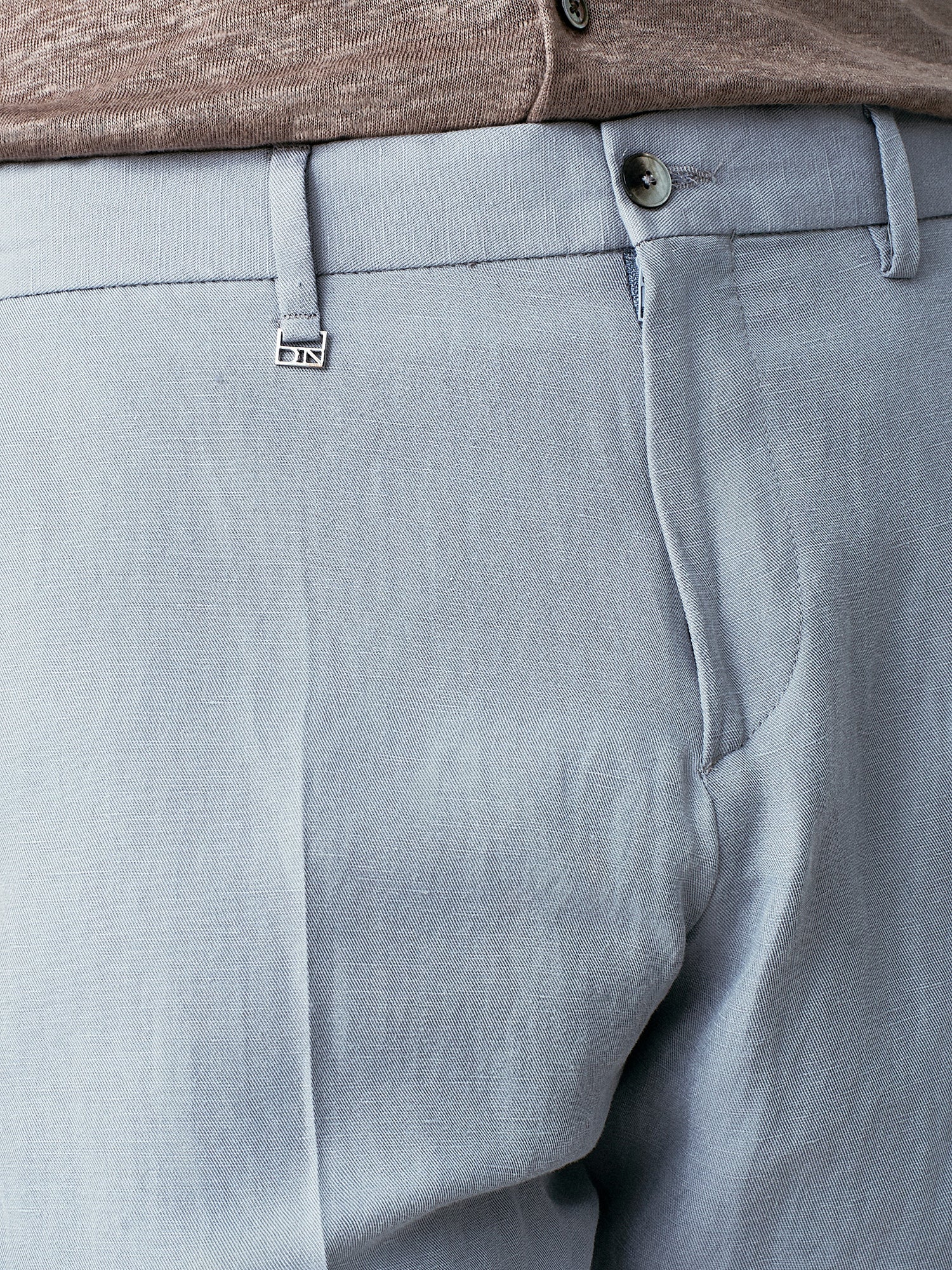 Casual pants in fresh linen