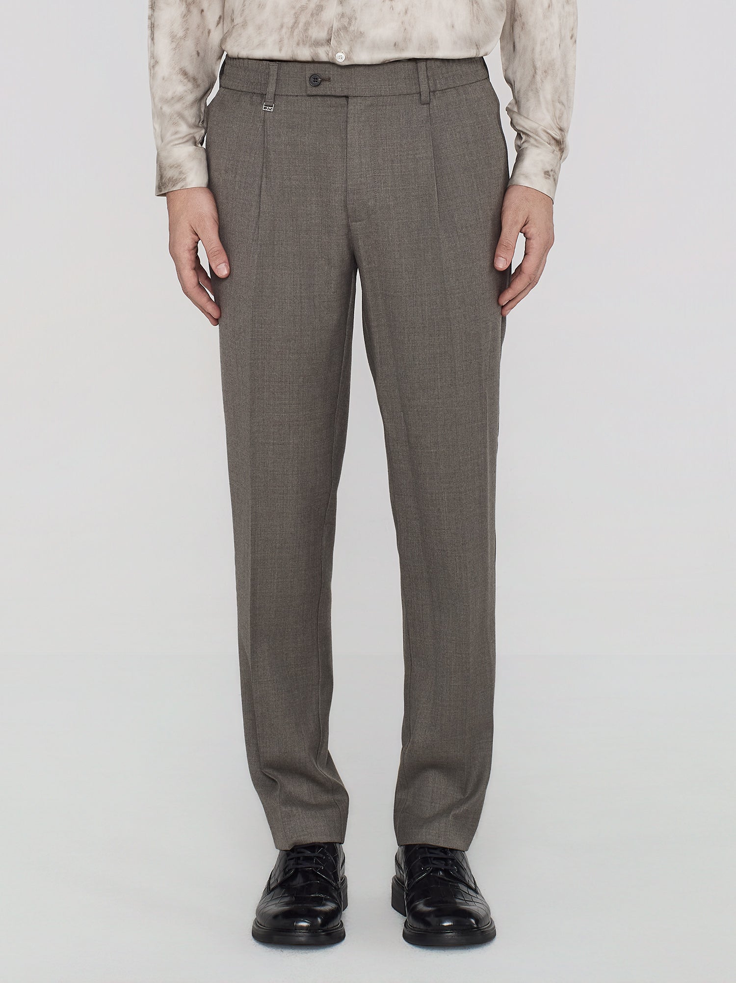 TROUSERS WITH DARTS