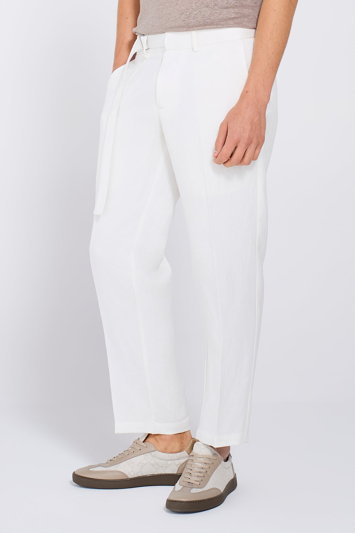 PANTALONE IN LINO CON DETTAGLIO CINTA