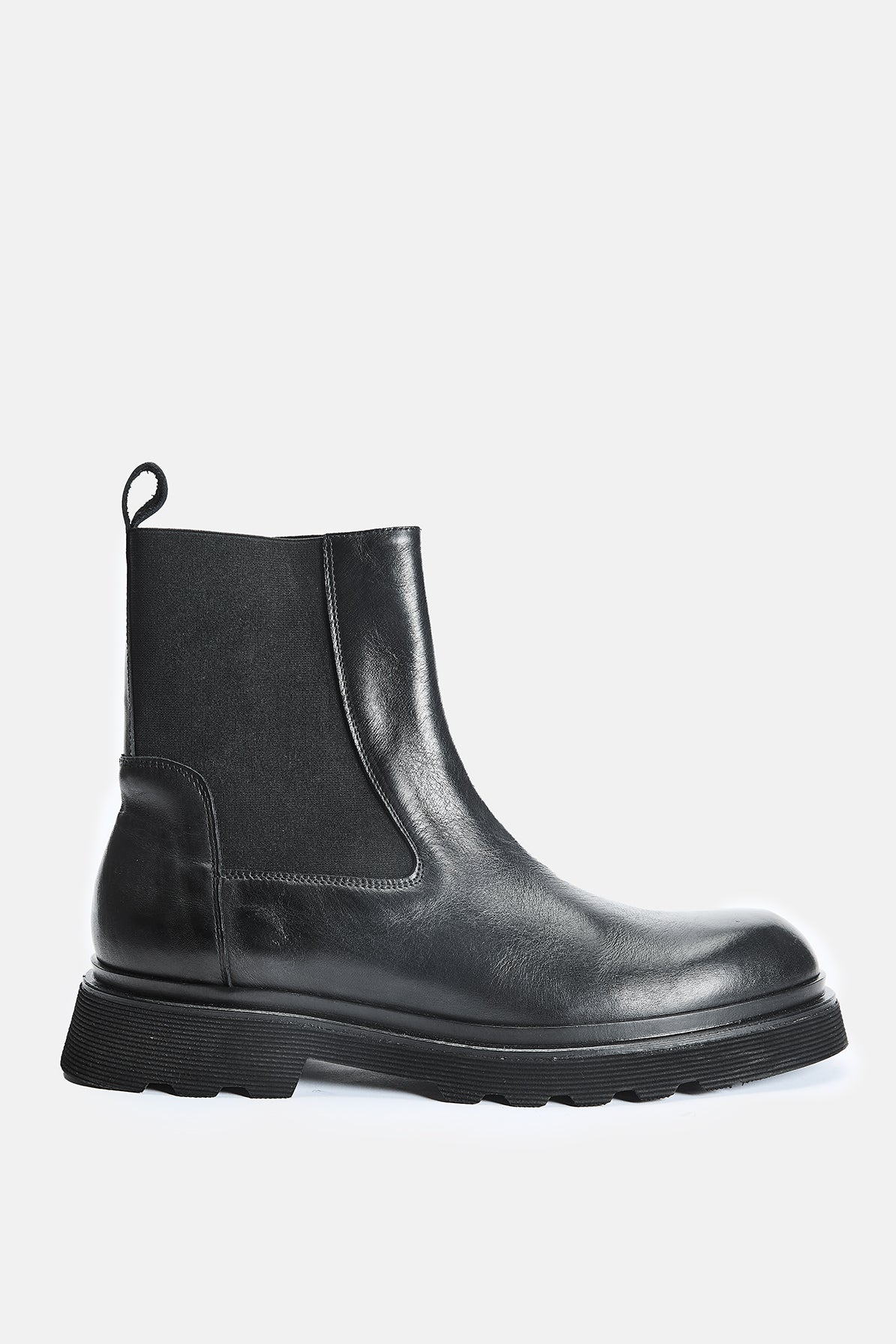 CHELSEA BOOTS