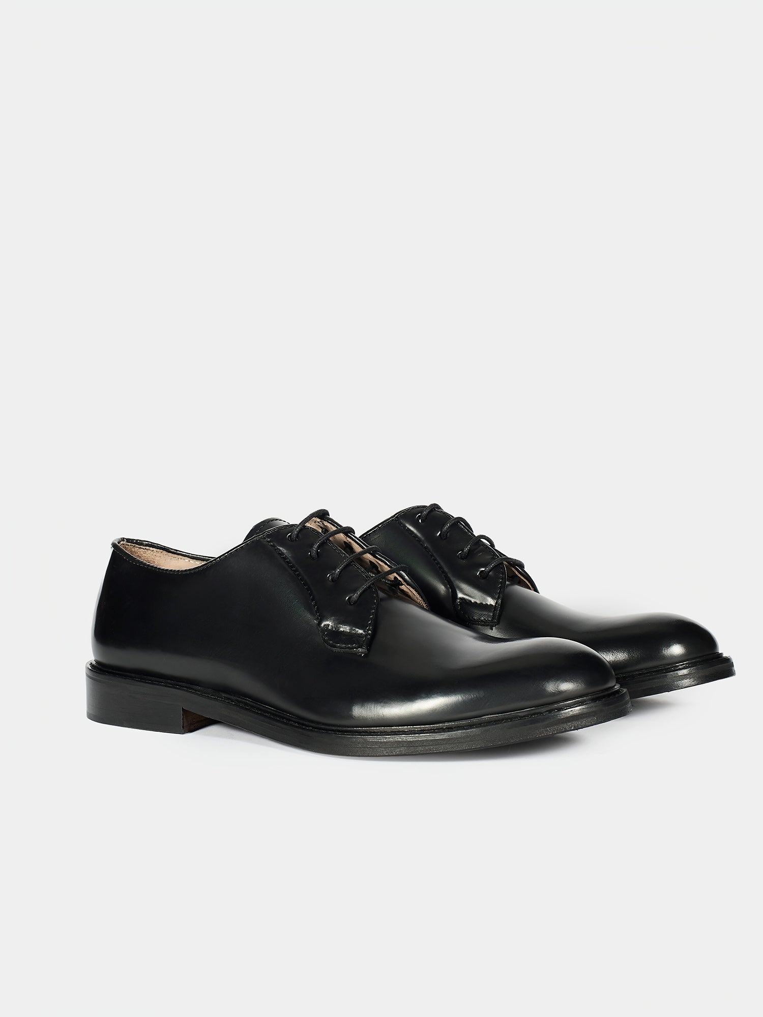 Derby shoes in abraded leather