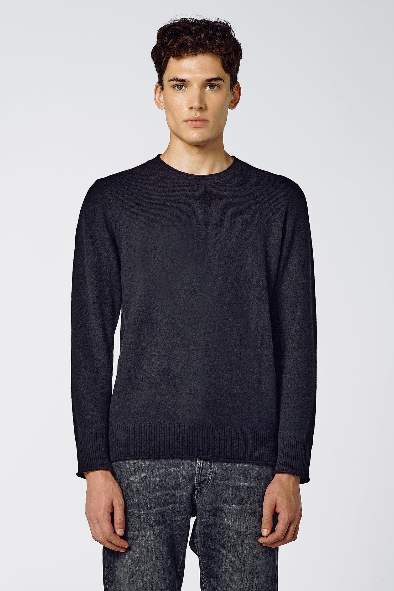 CREW NECK SWEATER