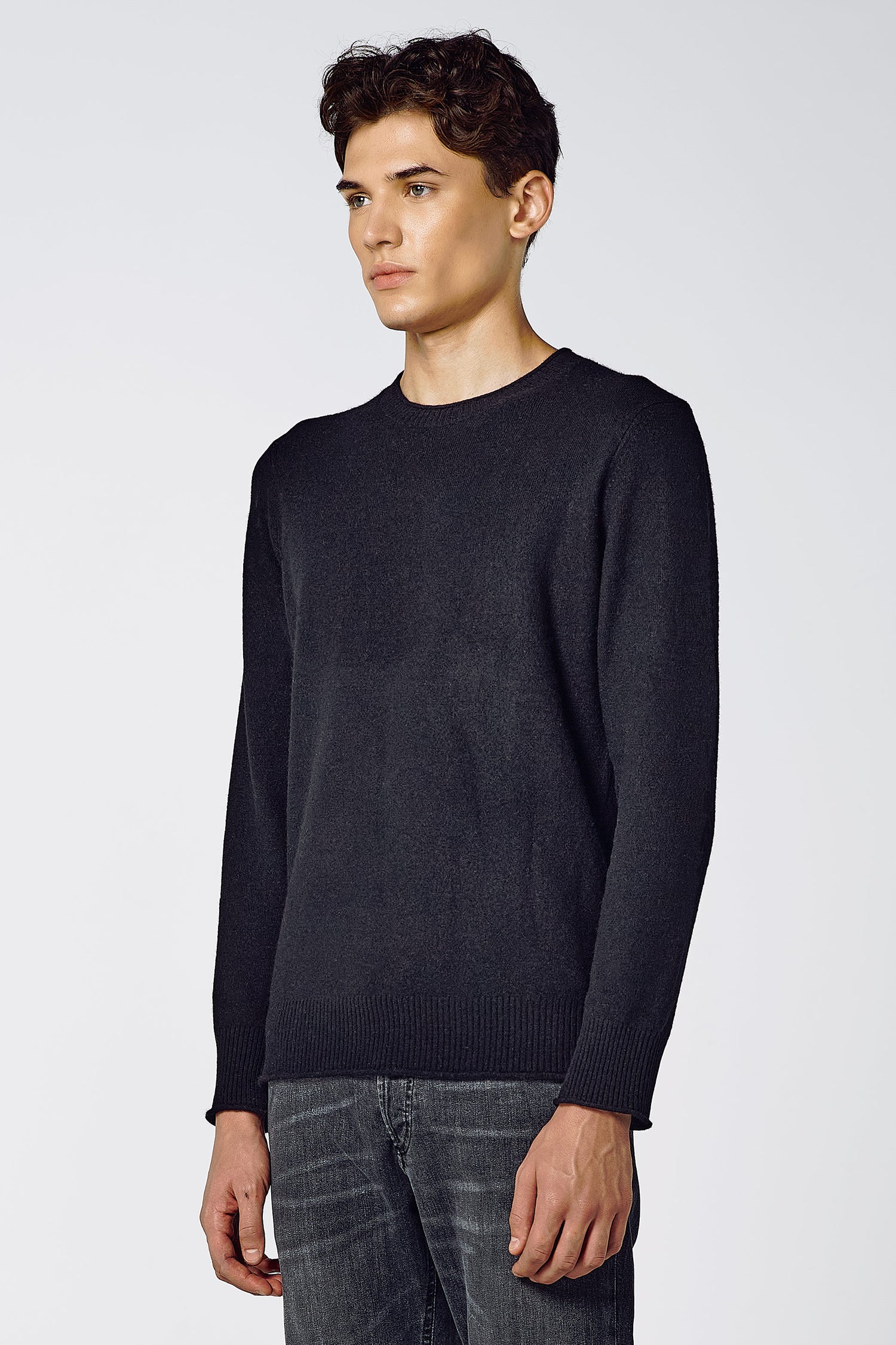 CREW NECK SWEATER