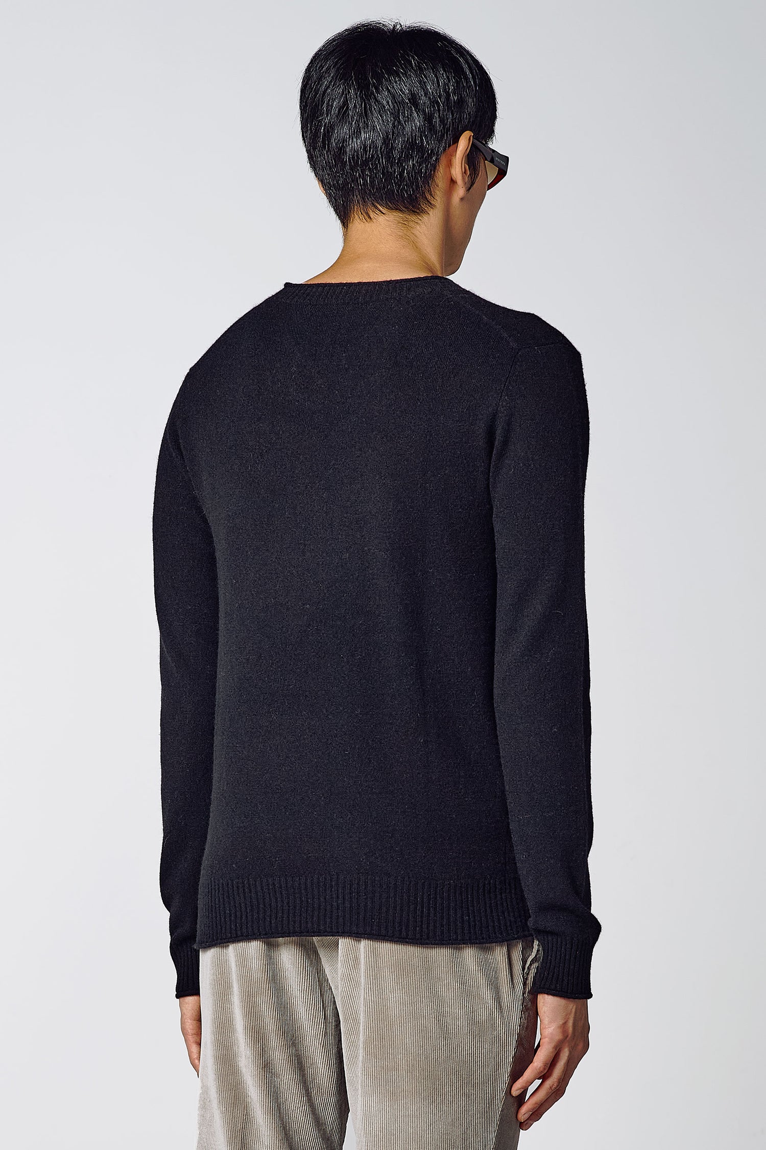 SLIT CREW NECK SWEATER