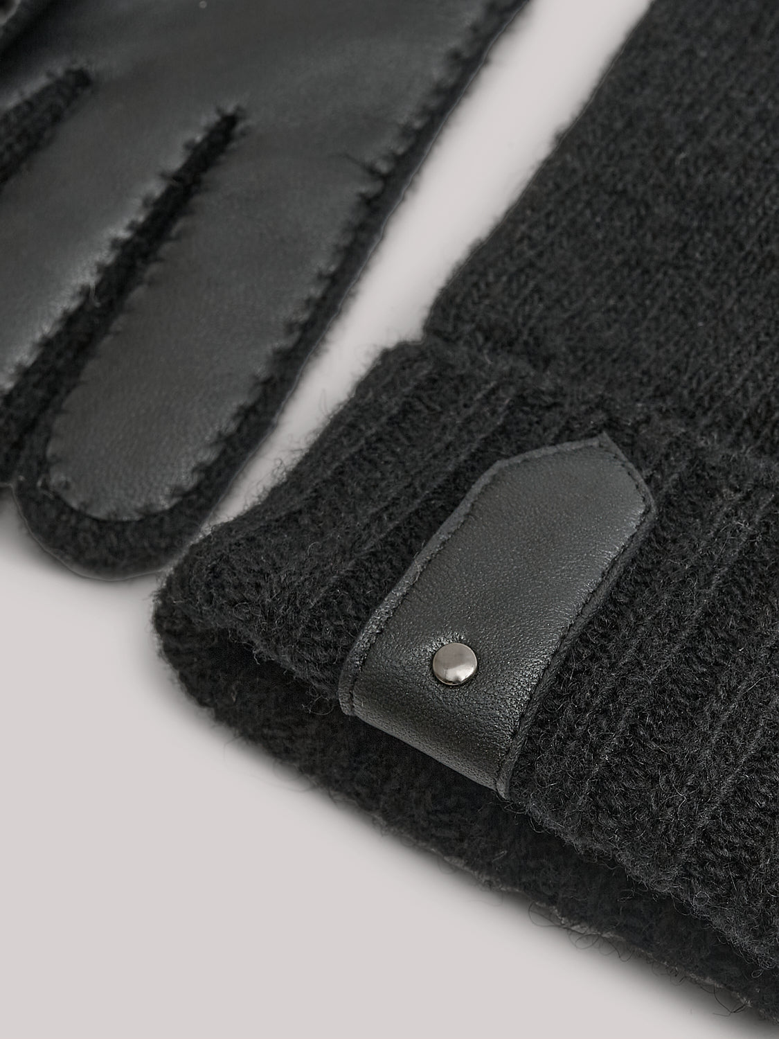 Knit and leather gloves