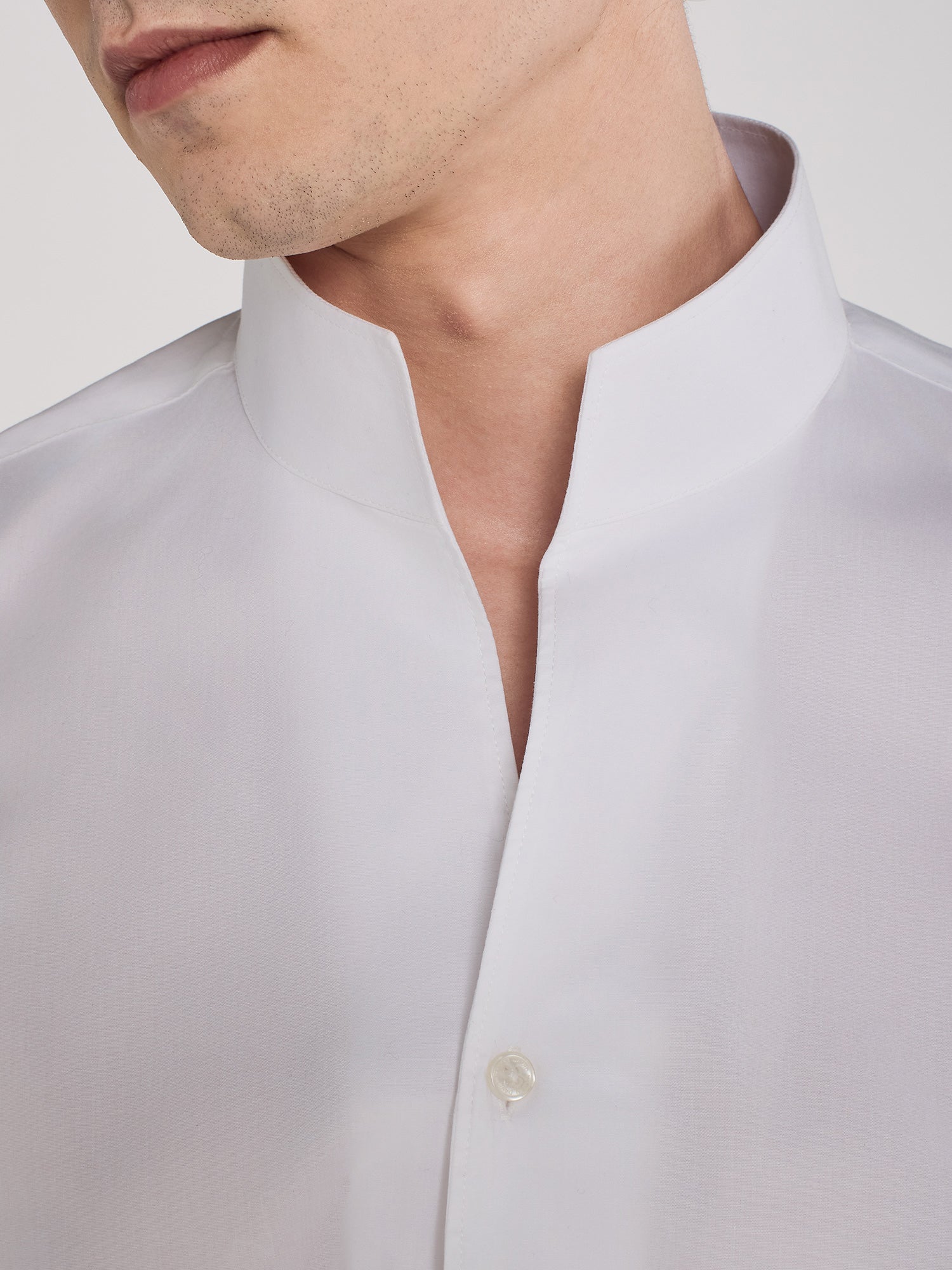 CAMICIA CON COLLO STANDING