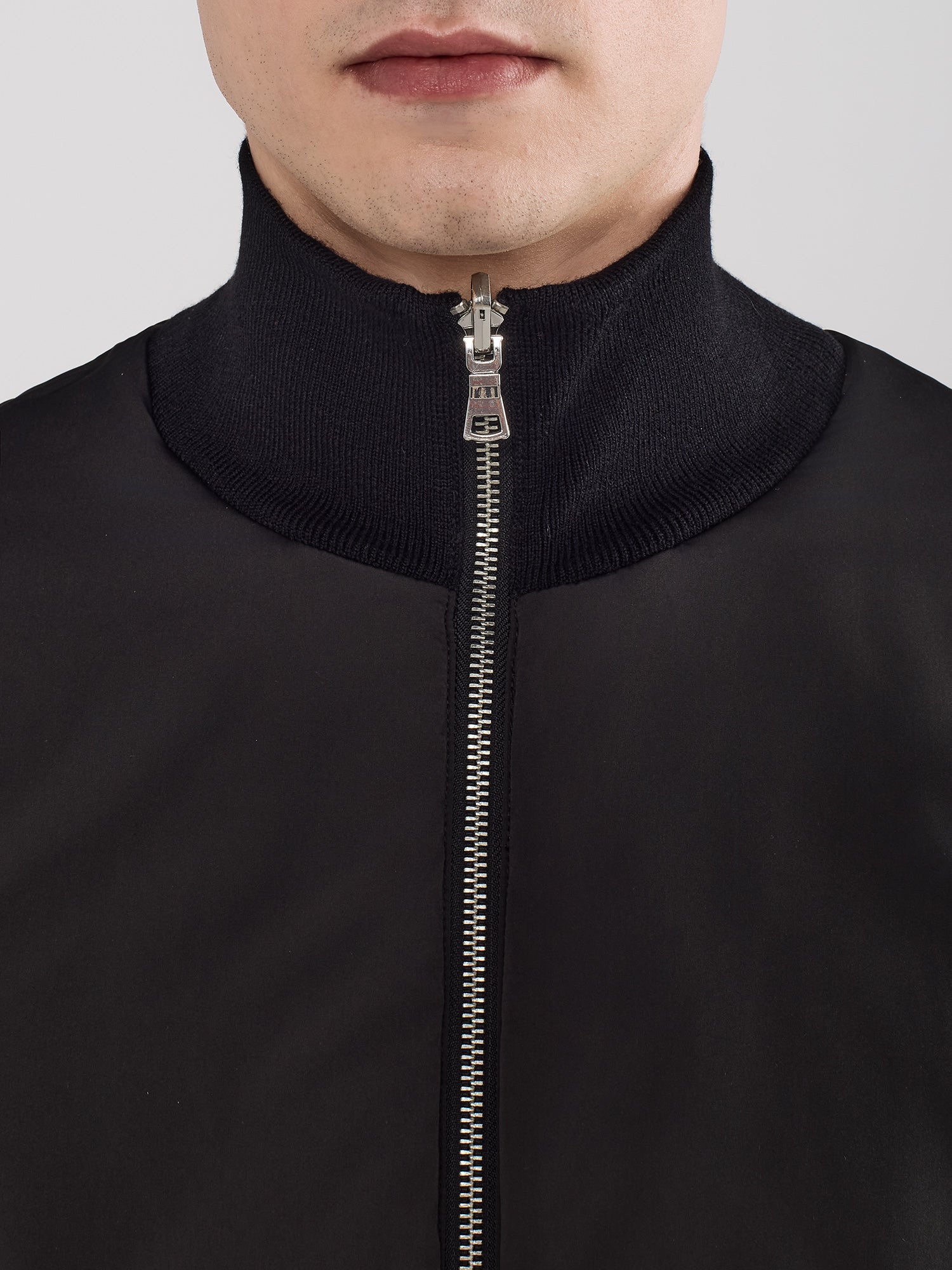 REVERSIBLE BOMBER IN NYLON AND KNIT