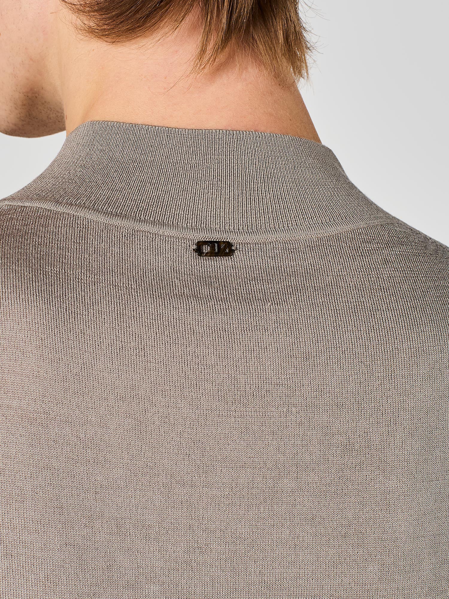 MAGLIA COLLO MOCK IN MERINO E SETA