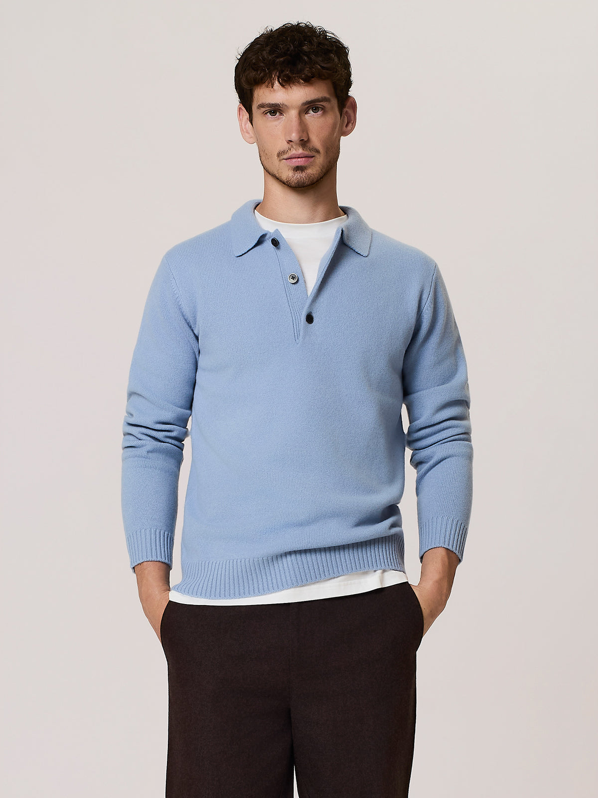 Polo in lana merino con scollo a v