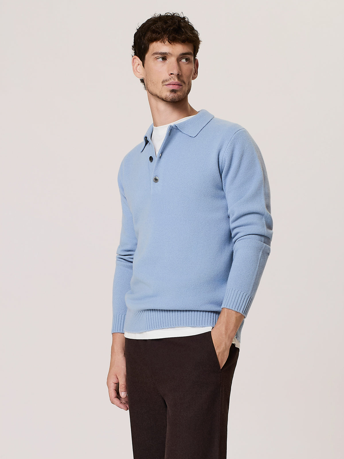 Polo in lana merino con scollo a v