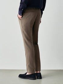 Casual pants in fresh linen