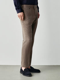 Casual pants in fresh linen