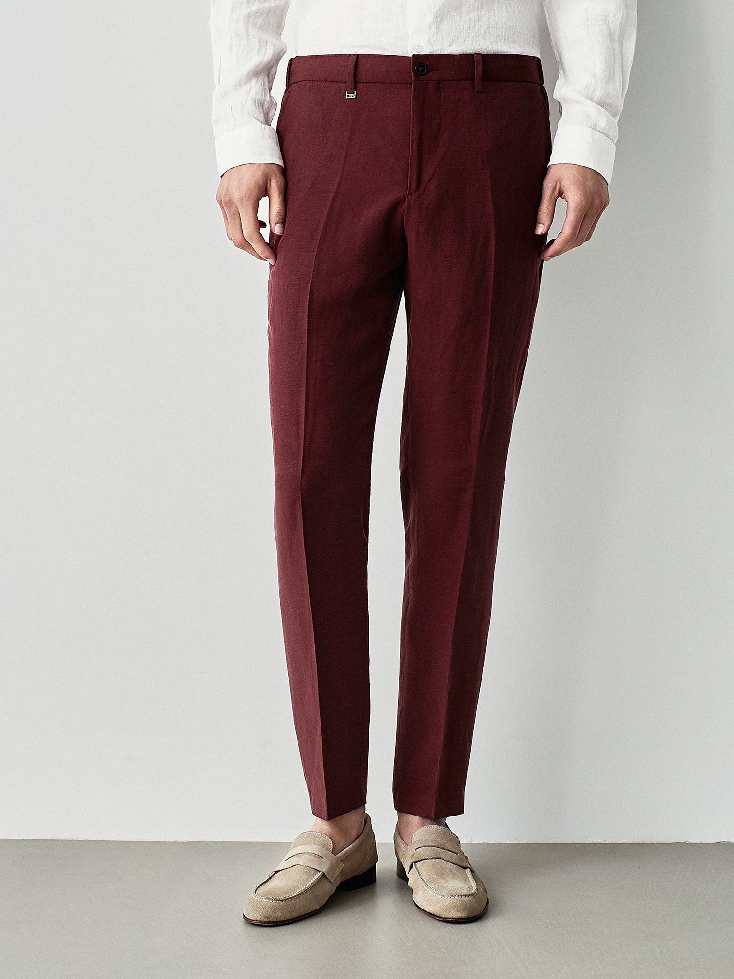 Casual pants in fresh linen