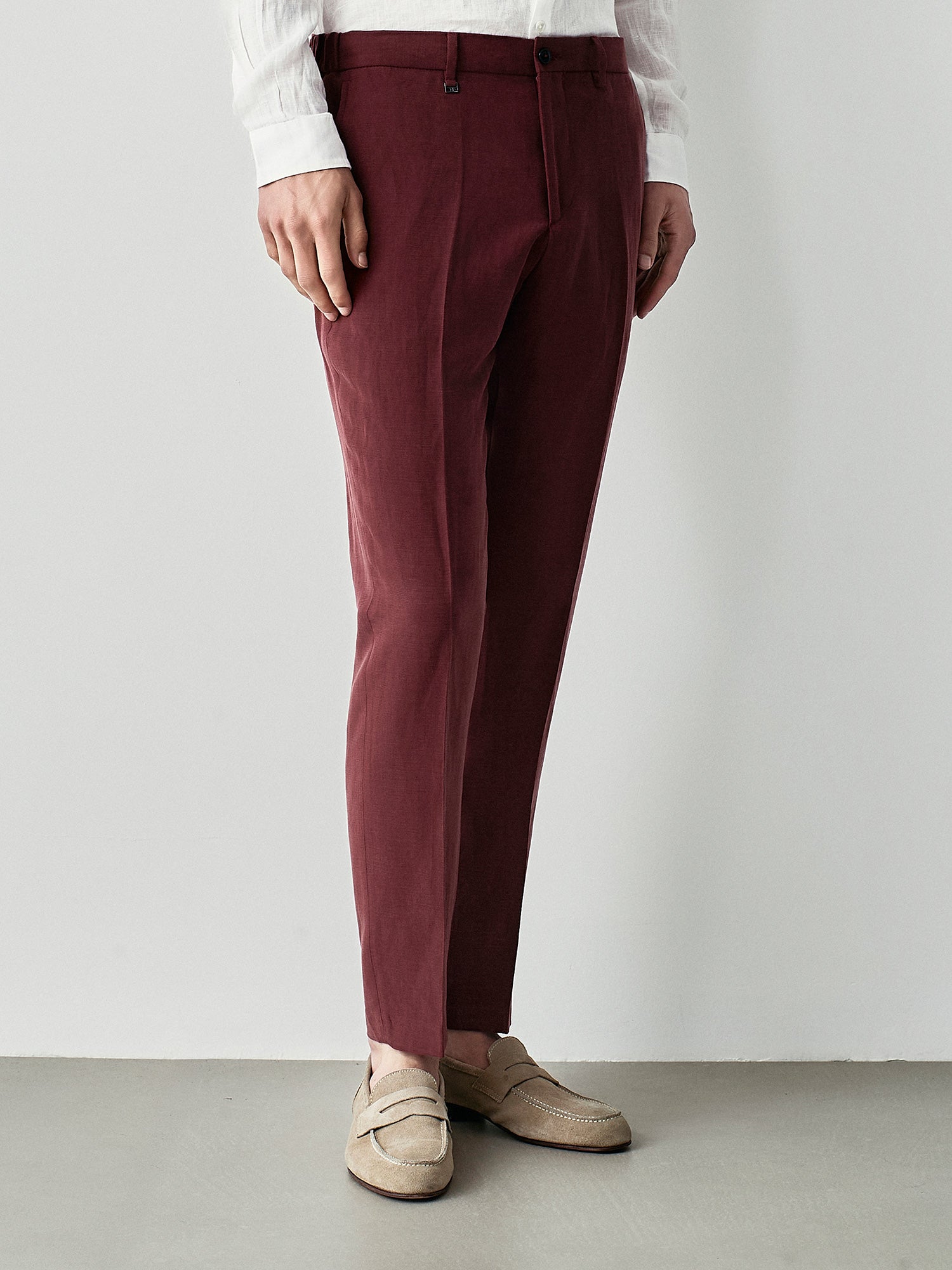 Casual pants in fresh linen