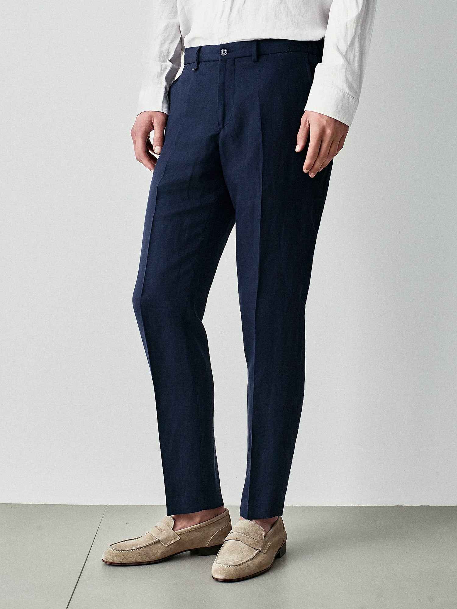 Casual pants in fresh linen