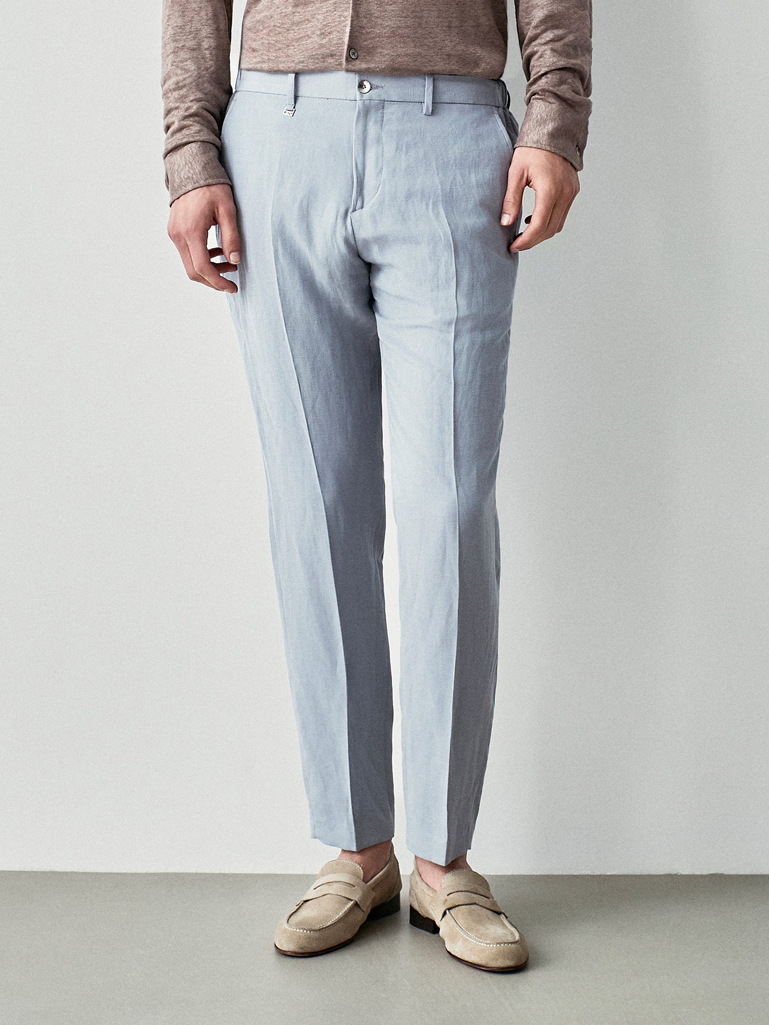 Casual pants in fresh linen