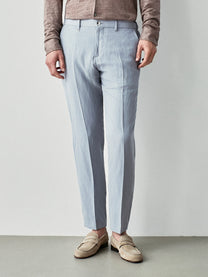 Casual pants in fresh linen