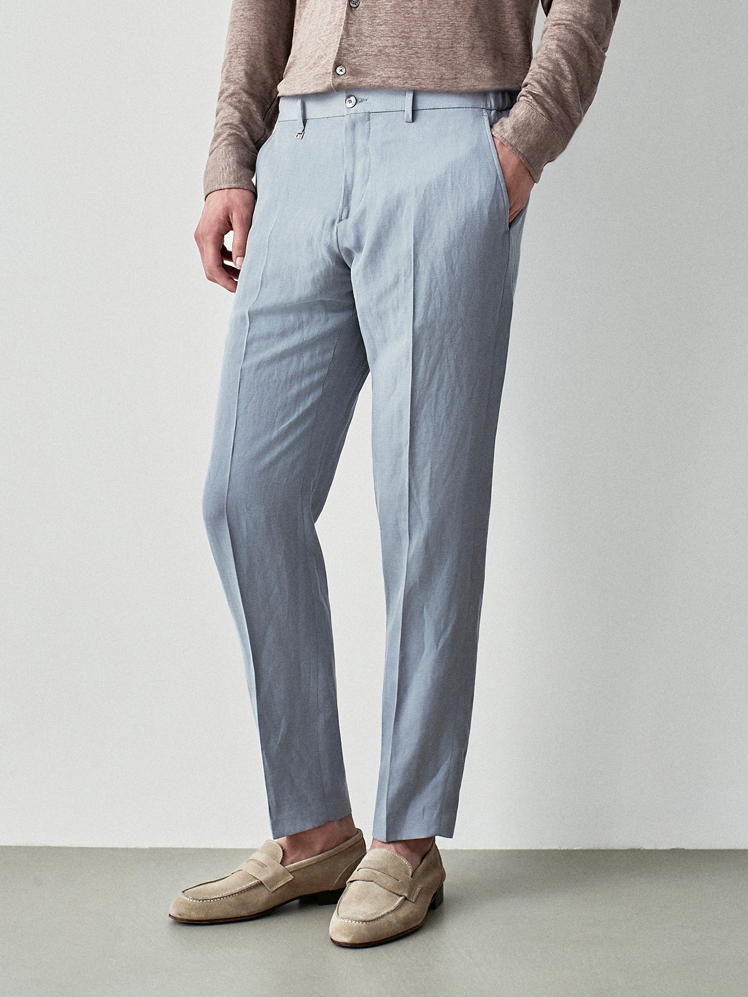 Casual pants in fresh linen