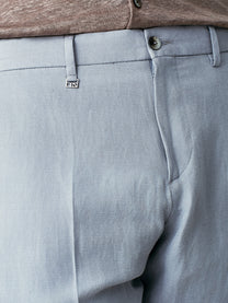 Casual pants in fresh linen