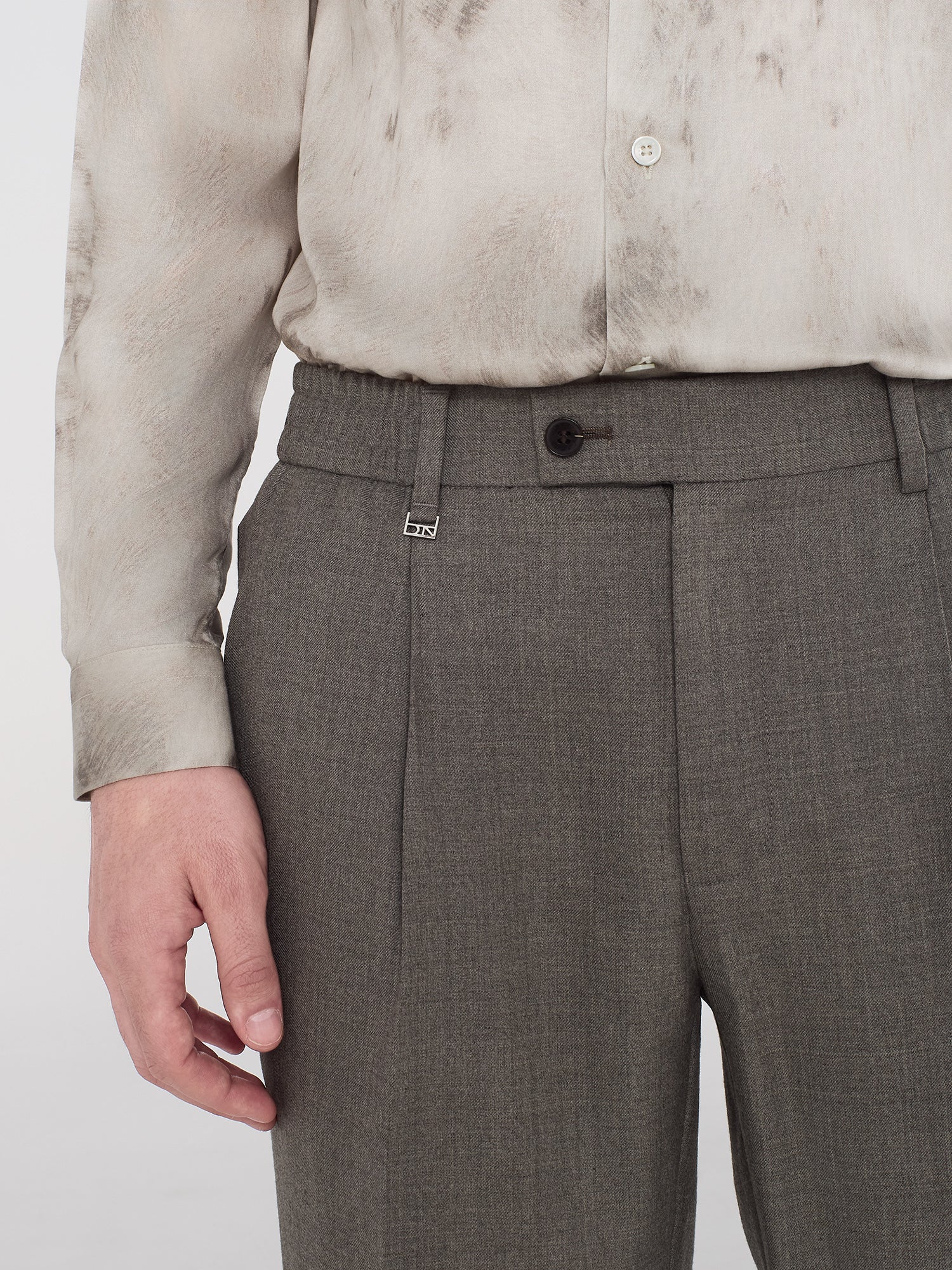 PANTALONE CON PINCES