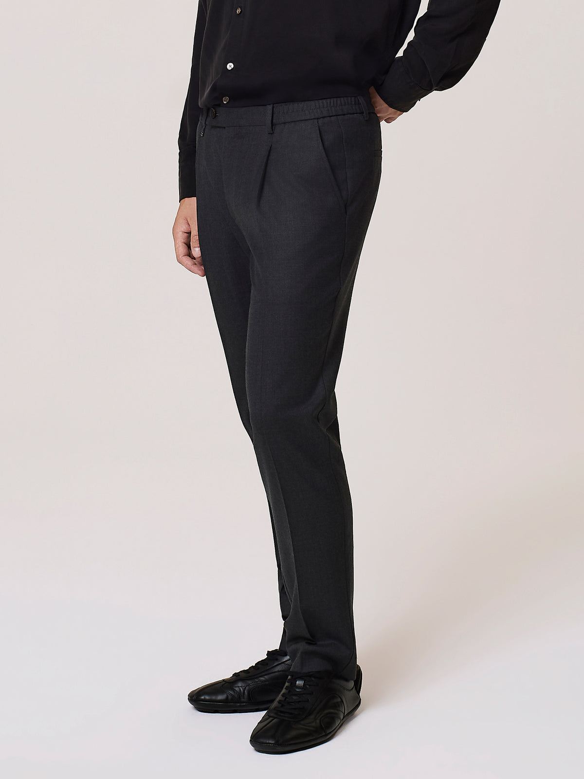 Wool and viscose blend pleated jogger trousers