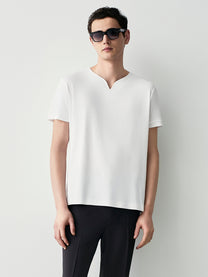 T-shirt v-neck