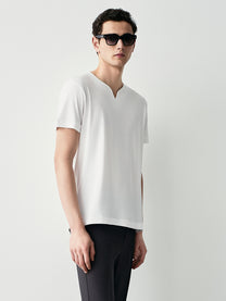 T-shirt v-neck