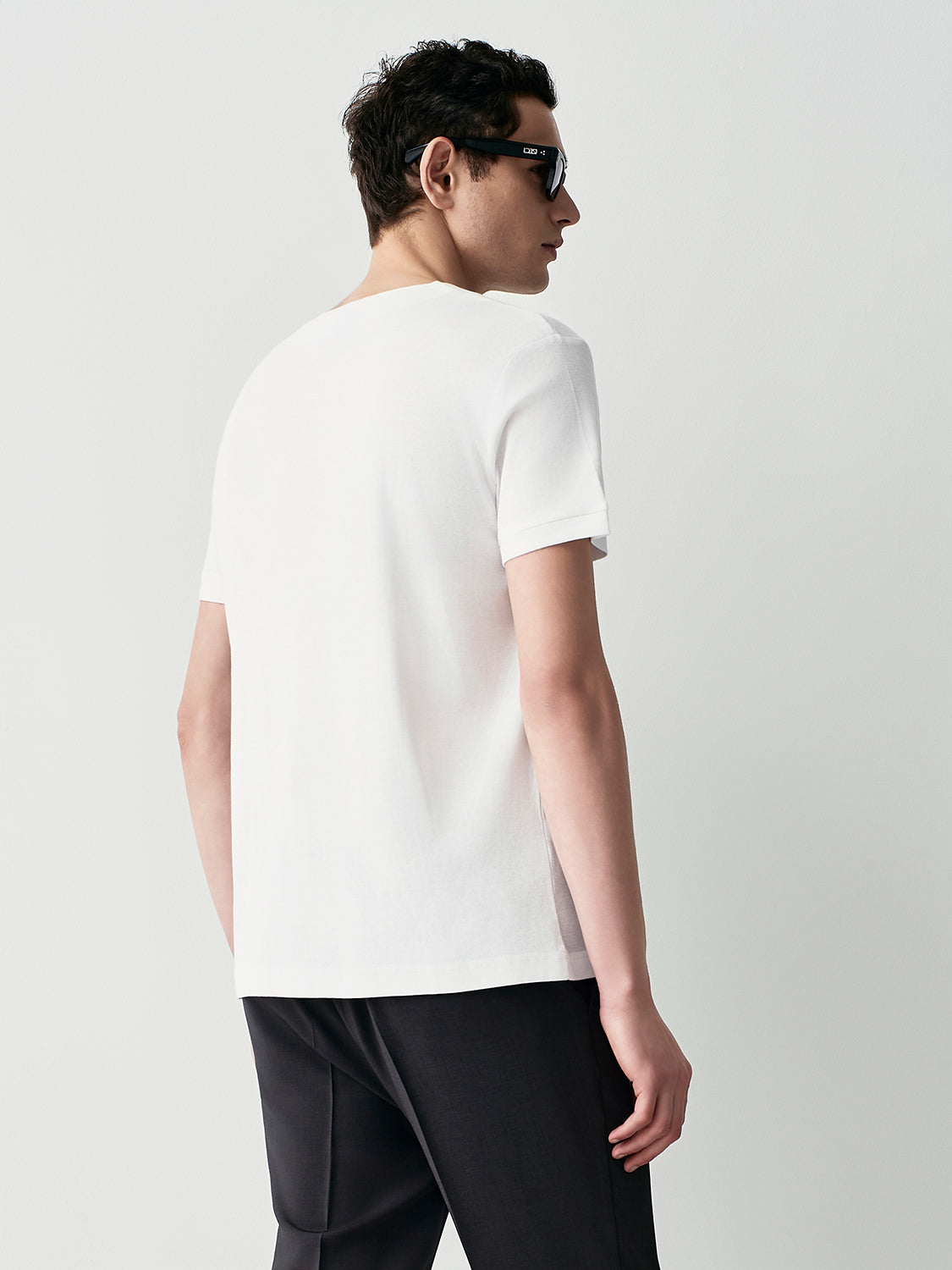 T-shirt v-neck
