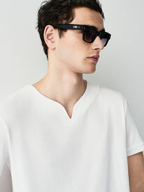 T-shirt v-neck