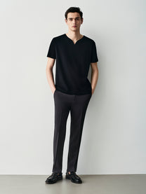 V-neck t-shirt