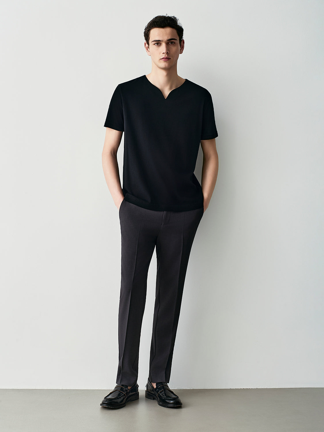 V-neck t-shirt