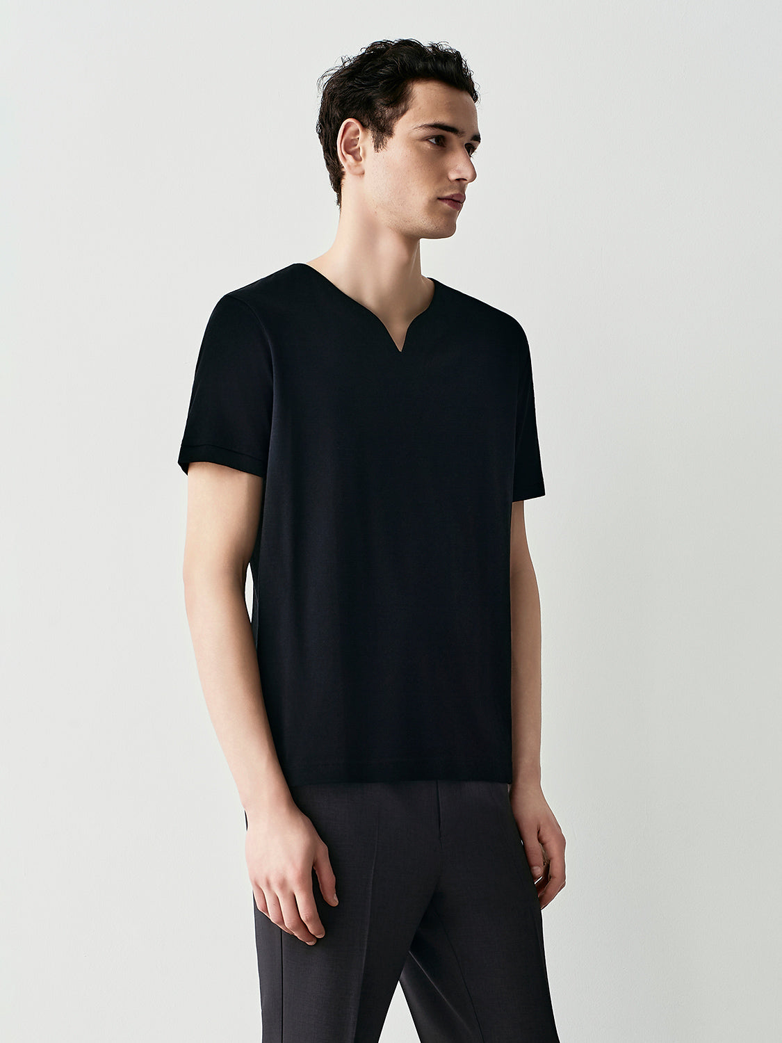 V-neck t-shirt