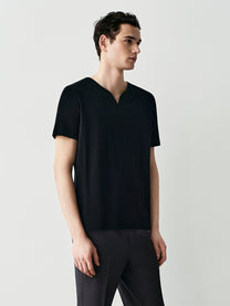 V-neck t-shirt