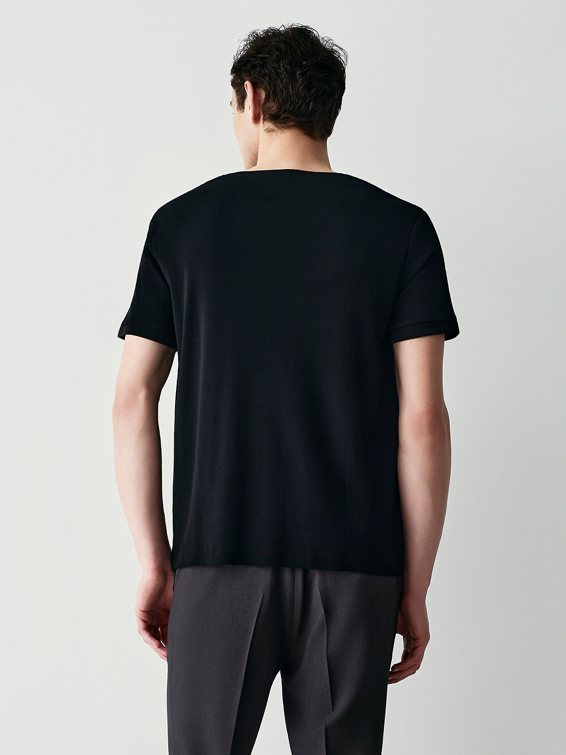V-neck t-shirt