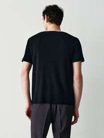 V-neck t-shirt