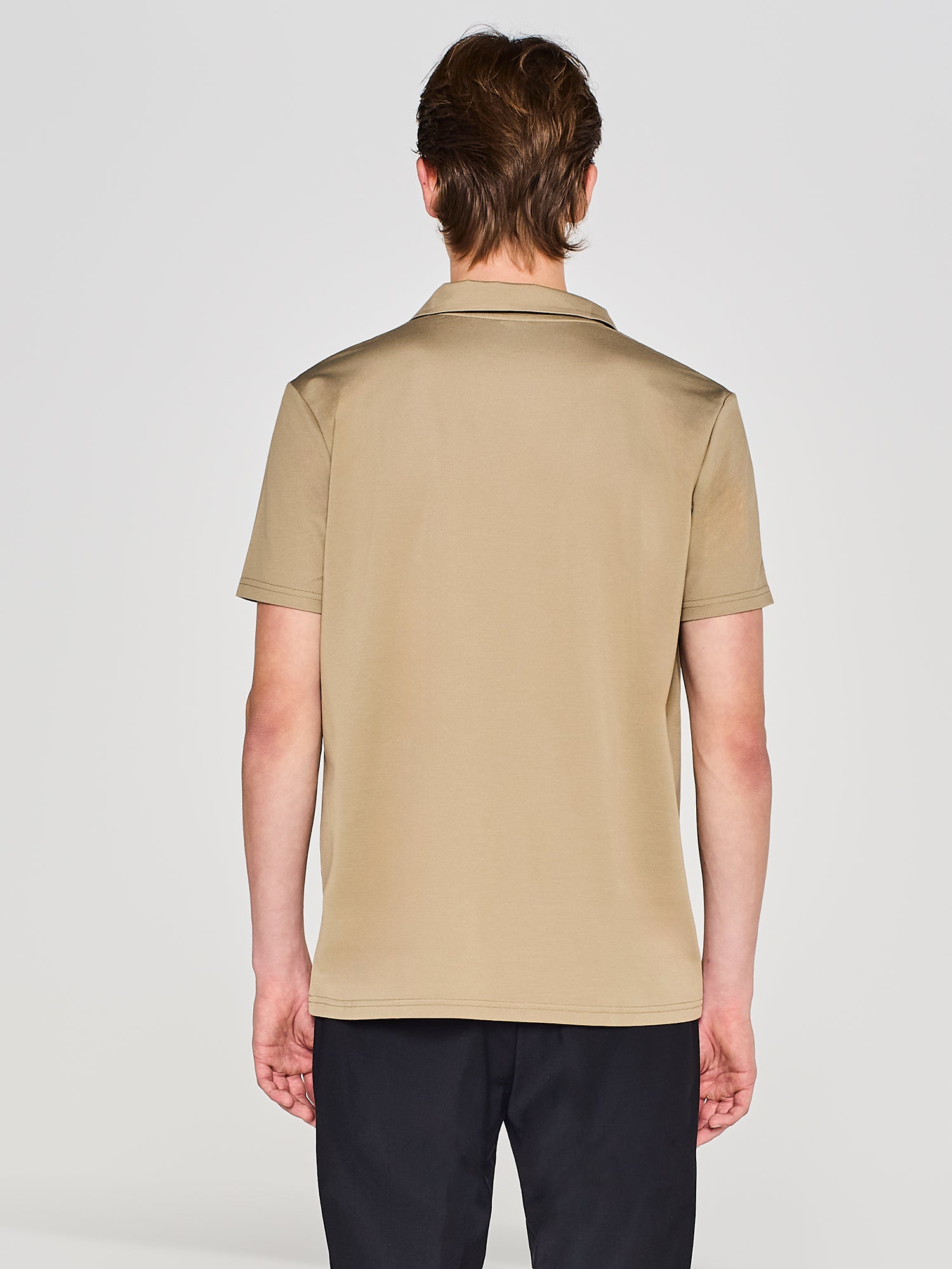 POLO PIQUET A MANICHE CORTE