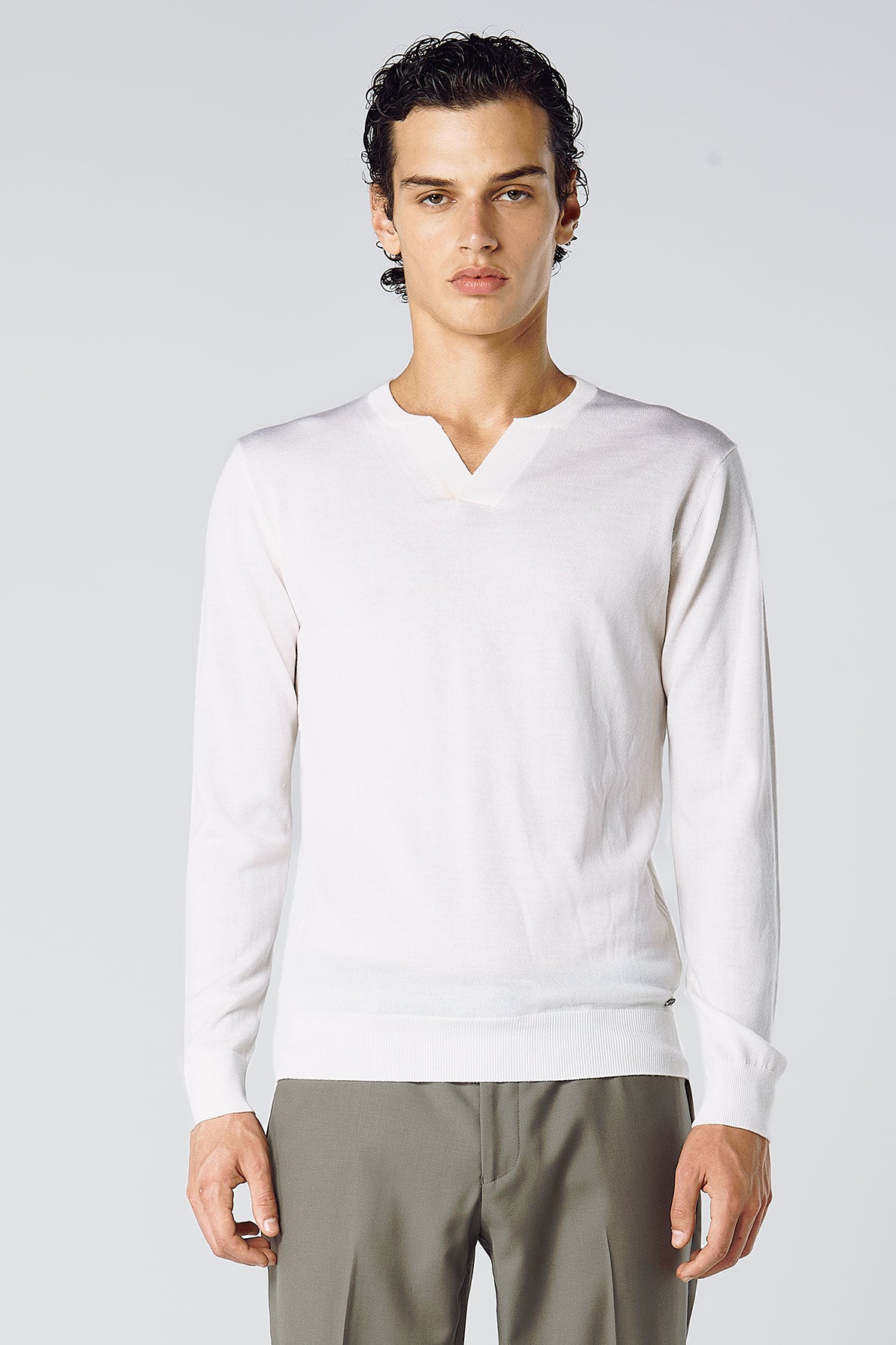 SLIT CREW NECK SWEATER