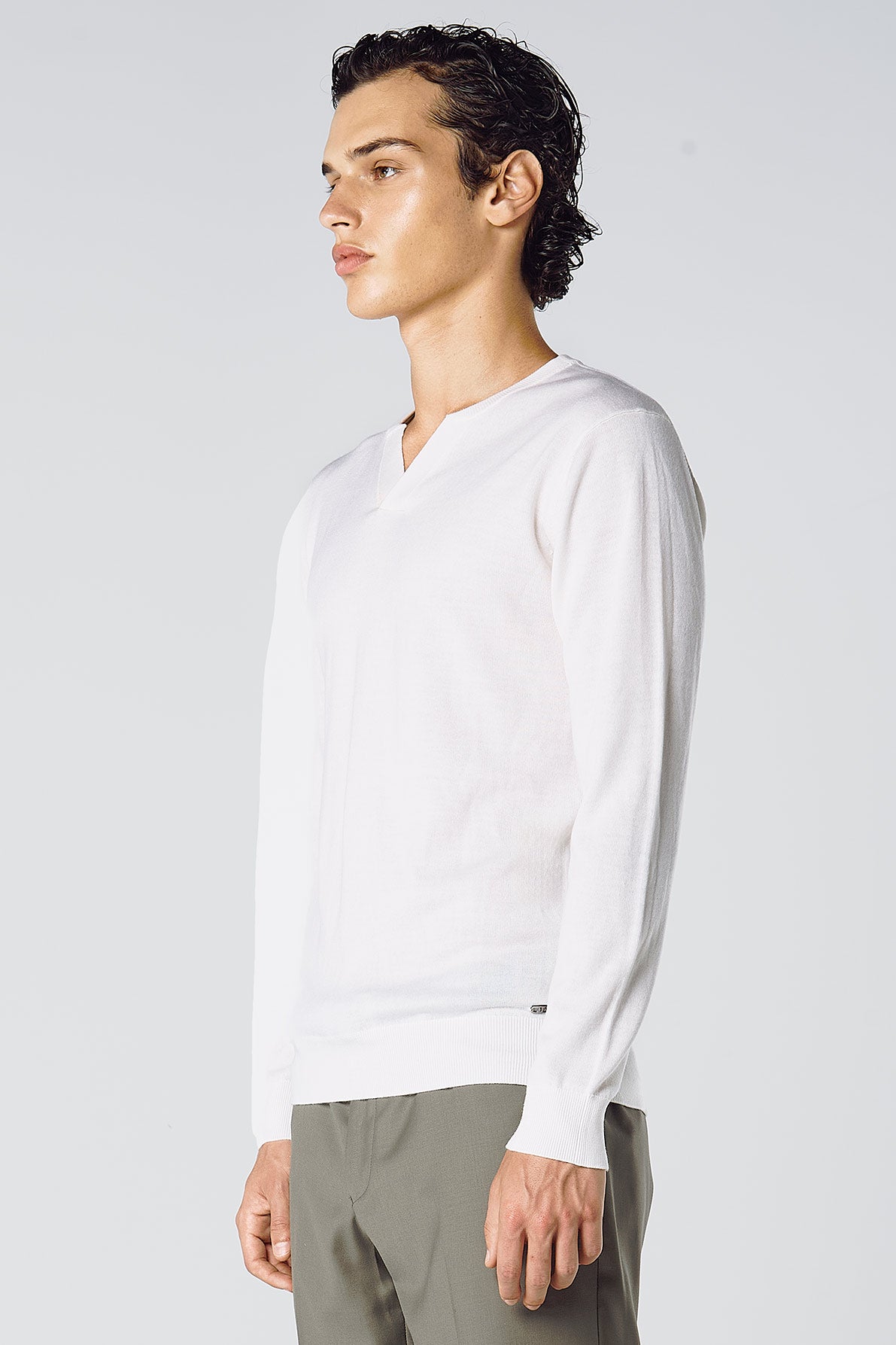 SLIT CREW NECK SWEATER