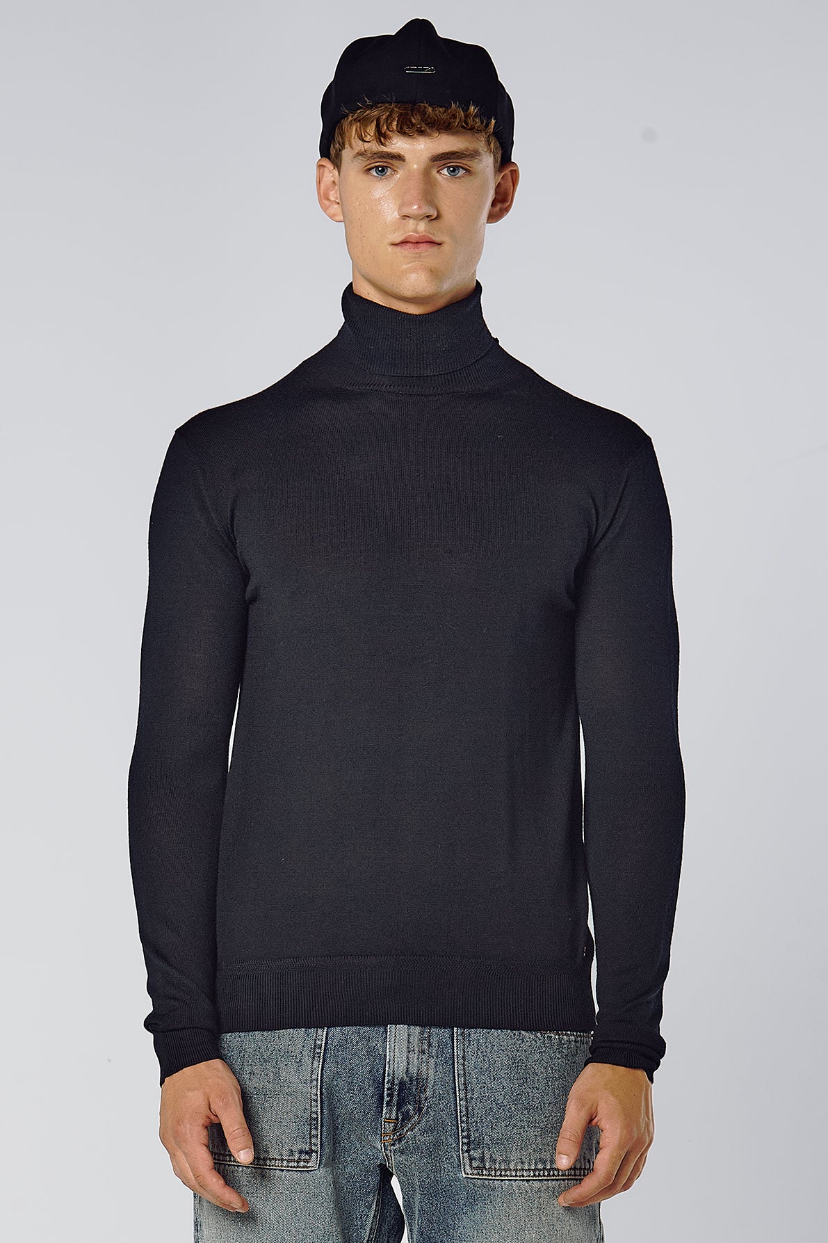 TURTLENECK SWEATER