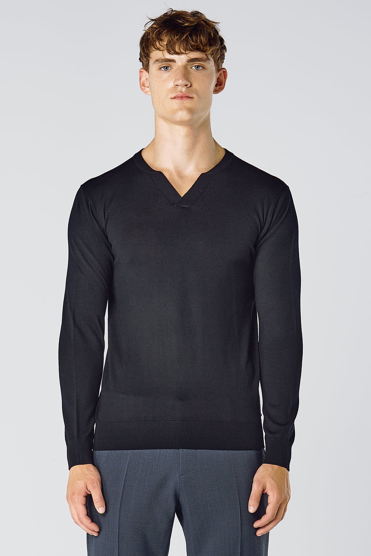 SLIT CREW NECK SWEATER