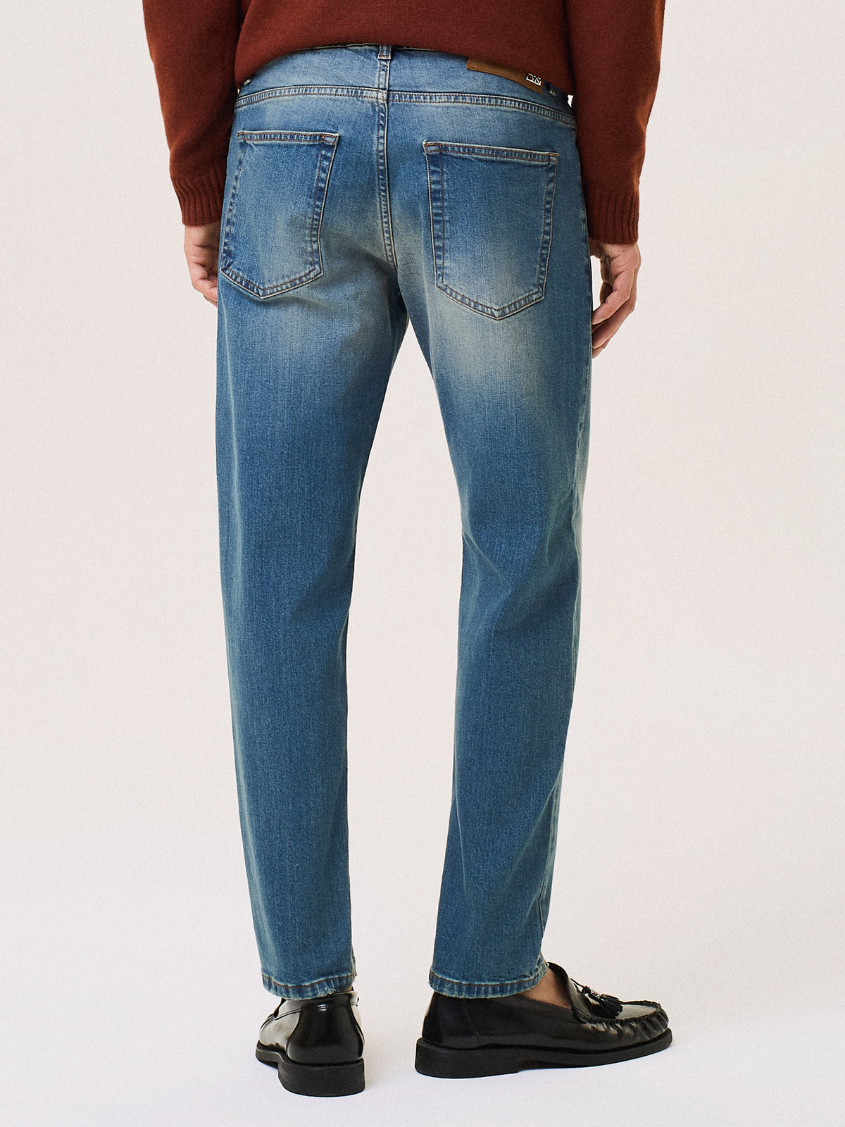 slim fit jeans